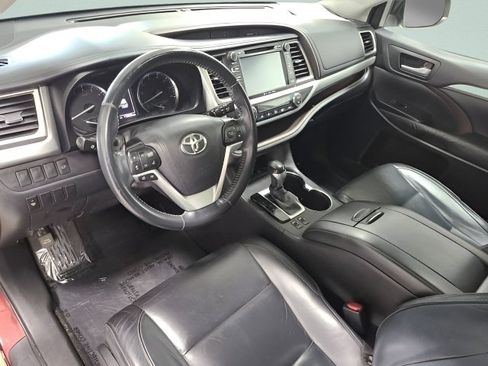Used 2016 Toyota Highlander XLE AWD/4WD image 29