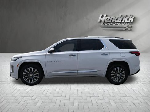Used 2023 Chevrolet Traverse Premier FWD image 7