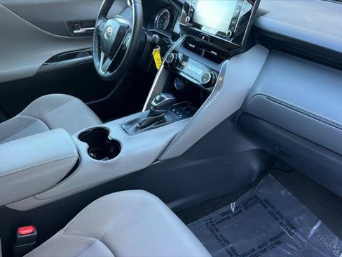 Certified 2021 Toyota Venza LE w/ Carpet Mat Package (TMS) AWD/4WD image 17