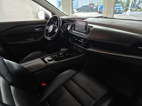 Used 2021 Nissan Rogue SV w/ Premium Package image 46