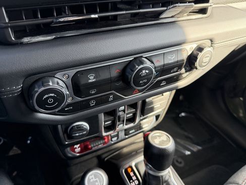 Used 2024 Jeep Wrangler Unlimited Rubicon image 15