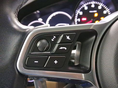 Used 2021 Porsche Cayenne image 15