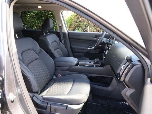 Used 2025 Nissan Pathfinder SV w/ SV Premium Package FWD image 29