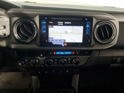 Used 2016 Toyota Tacoma TRD Sport image 16