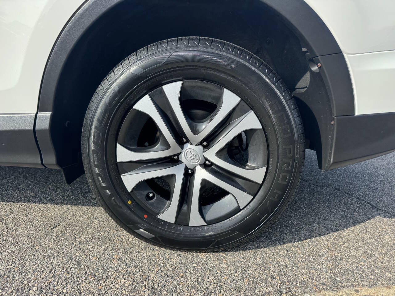 Used 2016 Toyota RAV4 LE AWD/4WD image 6