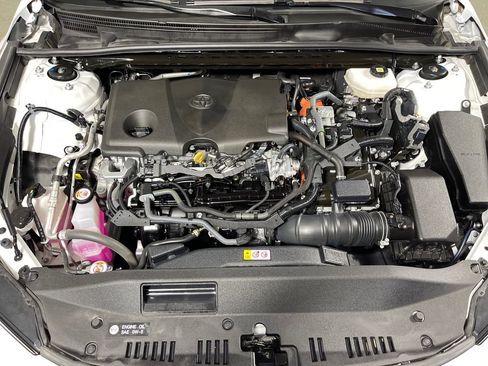 Used 2025 Toyota Camry SE FWD image 9