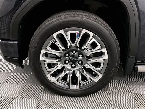 Used 2024 GMC Sierra 1500 Denali Ultimate AWD/4WD image 10