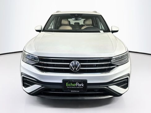 Used 2023 Volkswagen Tiguan SE FWD image 2