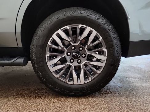 Used 2025 Chevrolet Tahoe Z71 AWD/4WD image 24