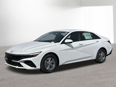 New 2026 Hyundai Elantra SE w/ Cargo Package FWD image 11