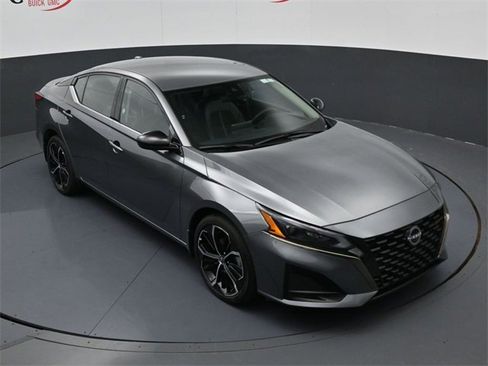 Used 2025 Nissan Altima 2.5 SR image 20