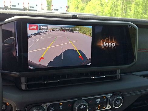 Used 2024 Jeep Wrangler Unlimited Rubicon w/ Technology Group AWD/4WD image 18