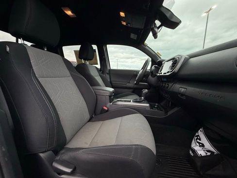 Used 2021 Toyota Tacoma TRD Sport w/ Technology Package image 26