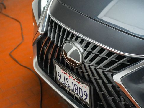 Used 2024 Lexus ES 350 w/ Premium Package image 9