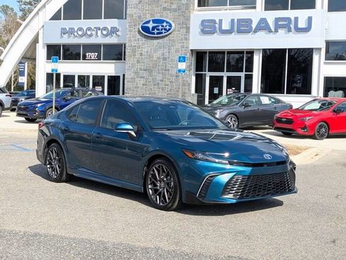 Used 2025 Toyota Camry SE w/ Convenience Package image 1