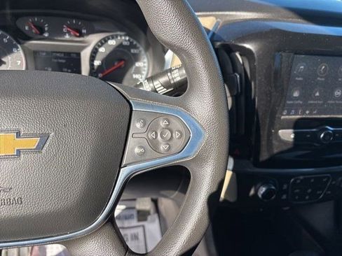 Used 2022 Chevrolet Traverse LS image 18