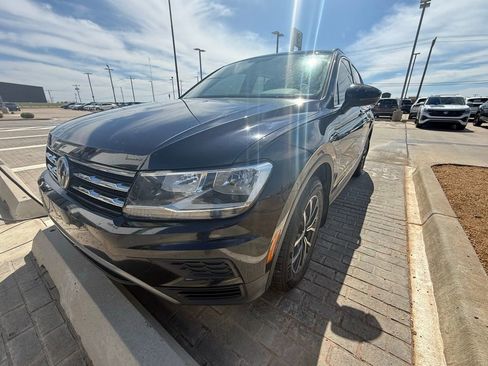 Used 2018 Volkswagen Tiguan image 2