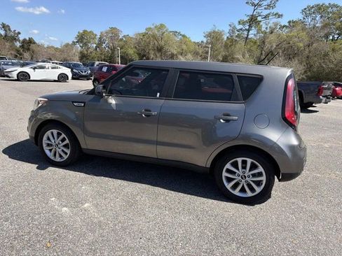 Used 2017 Kia Soul + image 4