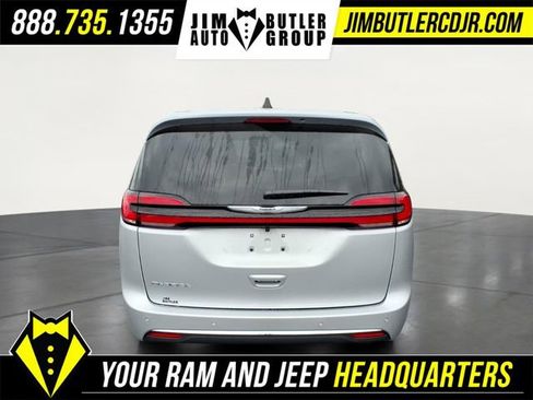 New 2026 Chrysler Pacifica Select image 5