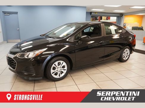 Used 2019 Chevrolet Cruze LS FWD image 1