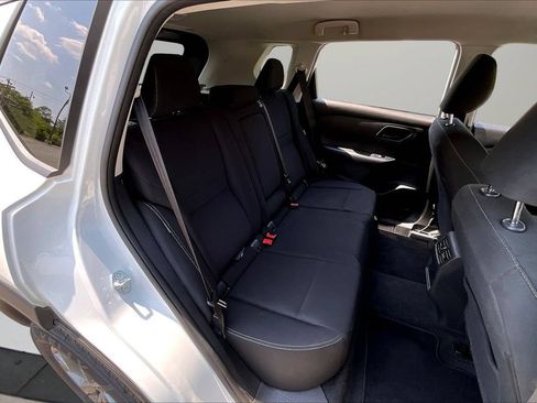 Used 2024 Nissan Rogue S FWD image 23