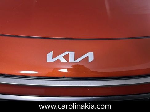 New 2023 Kia Niro EX Touring image 9