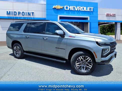 Used 2025 Chevrolet Suburban Z71 AWD/4WD image 1