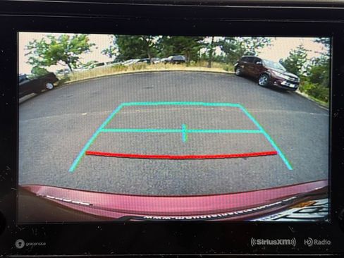 Used 2020 Toyota Highlander XLE AWD/4WD image 11