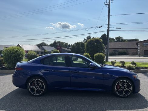 Used 2023 Alfa Romeo Giulia Ti AWD/4WD image 5