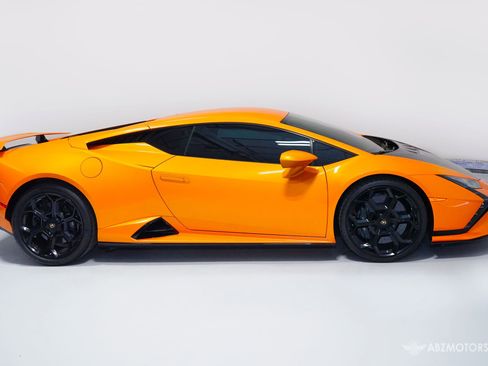 Used 2023 Lamborghini Huracan Tecnica RWD image 3
