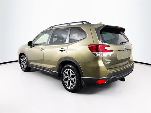 Used 2023 Subaru Forester Premium image 5