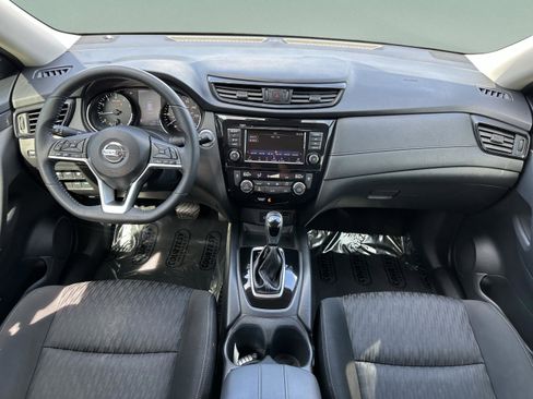 Used 2020 Nissan Rogue SV image 11