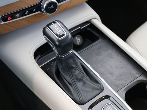 Used 2021 Volvo XC90 T6 Momentum image 51