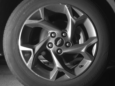 Used 2025 Chevrolet Trax LT w/ LT Convenience Package FWD image 13