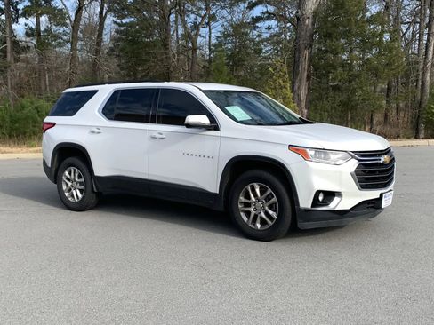 Used 2019 Chevrolet Traverse LT image 1
