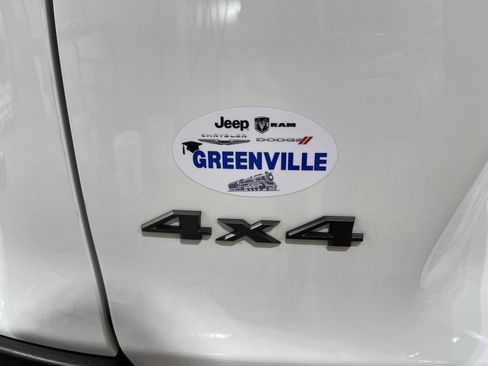 Used 2022 Jeep Cherokee Trailhawk w/ Technology Group image 11