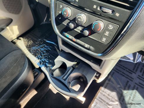 Used 2013 Dodge Grand Caravan SXT w/ Rear Park Assist Pkg image 47