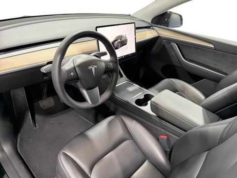 Certified 2023 Tesla Model Y Long Range AWD/4WD image 9