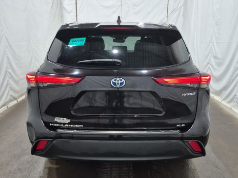 Used 2021 Toyota Highlander XLE AWD/4WD image 7