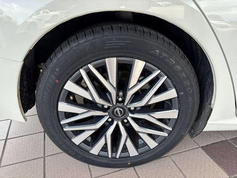 Used 2025 Nissan Altima 2.5 SV FWD image 30