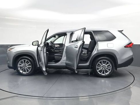 Used 2024 Toyota Grand Highlander AWD image 46