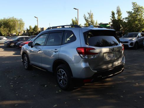 Used 2019 Subaru Forester Premium AWD/4WD image 5