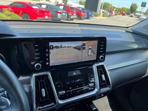 Used 2023 Kia Sorento SX AWD/4WD image 17