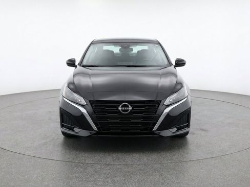 Used 2025 Nissan Altima 2.5 SV FWD image 2