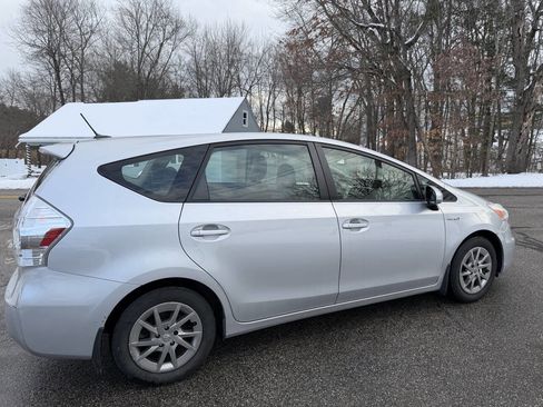 Used 2012 Toyota Prius V Five image 7
