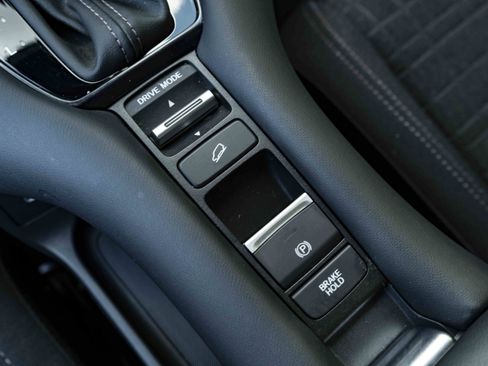Used 2025 Honda HR-V LX image 28