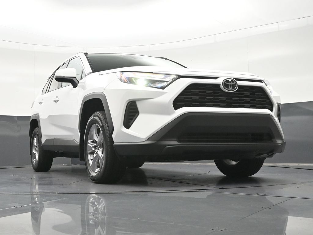 Used 2025 Toyota RAV4 XLE w/ Convenience Package FWD image 29