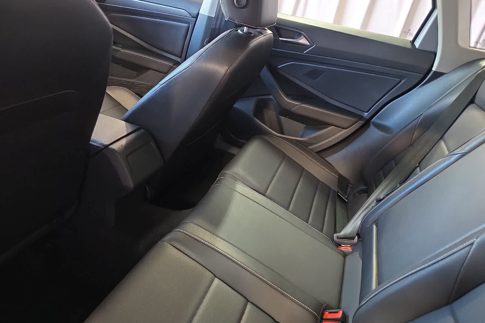 Used 2024 Volkswagen Jetta SE FWD image 5