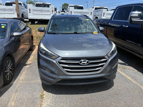 Used 2018 Hyundai Tucson Value FWD image 2