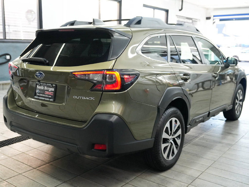 Used 2024 Subaru Outback Premium AWD/4WD image 8